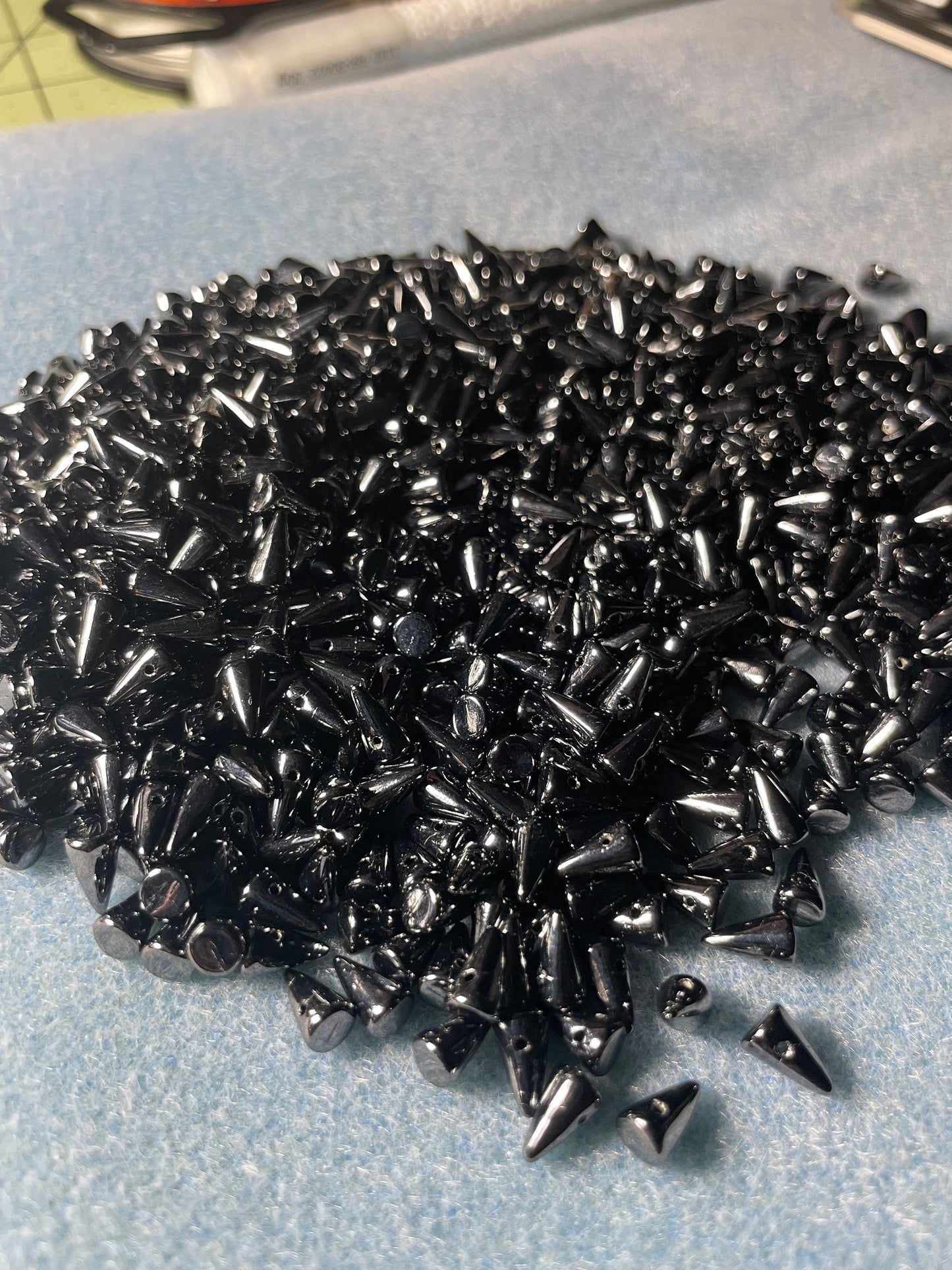 25 Czech Baby Spike Thorn Glass Beads 5x8 mm Yellow, Black, Hematite